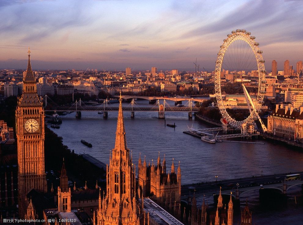 伦敦夕阳映照泰晤士河两岸美景图片