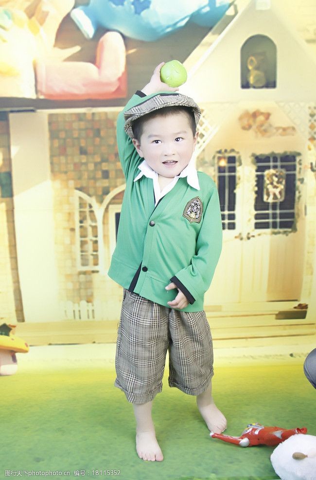 调皮小男孩图片