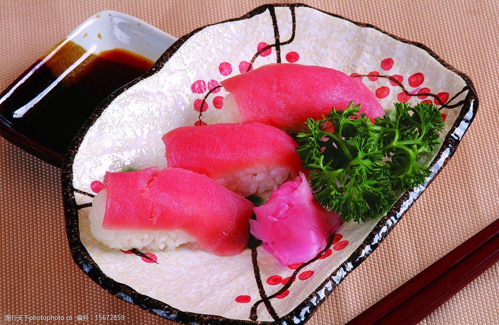 日本深海鱼肉寿司图片
