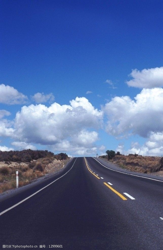 关键词:天空和路 天空 白云 马路 公路 蓝色 自然风景 自然景观 摄影