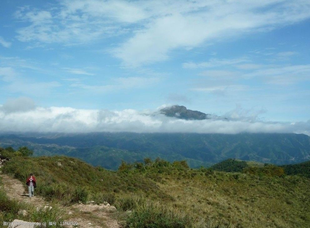 东灵山云海图片