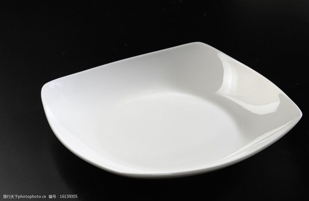 关键词:方形有深度的盘子 餐具 空盘子 白瓷盘 餐具厨具 餐饮美食