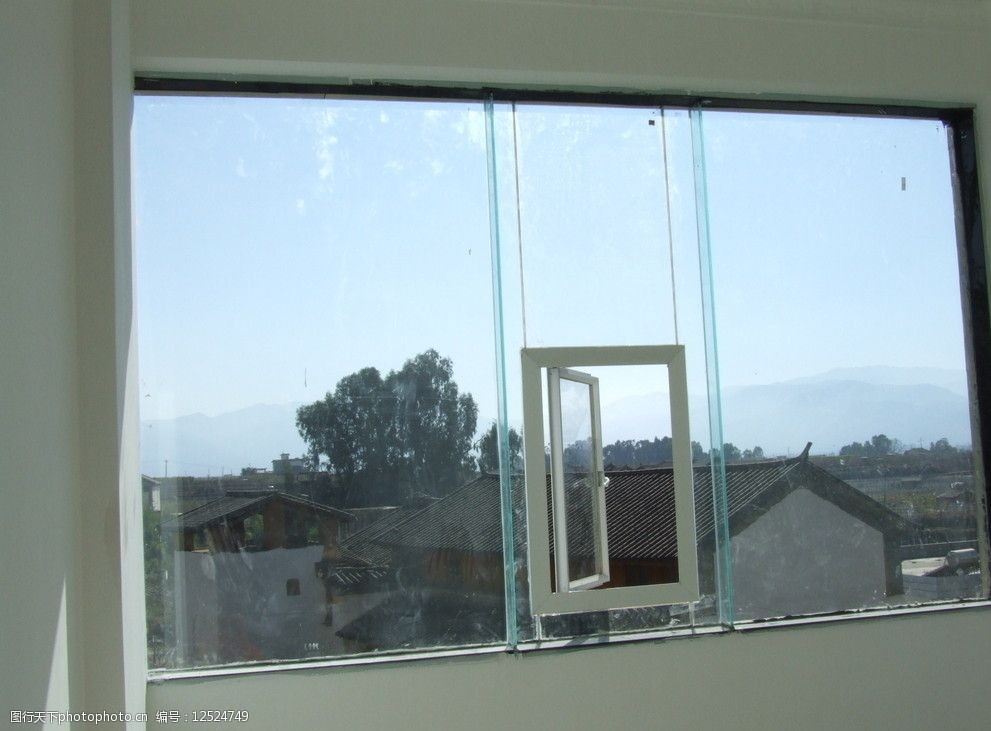 玻璃平开窗图片
