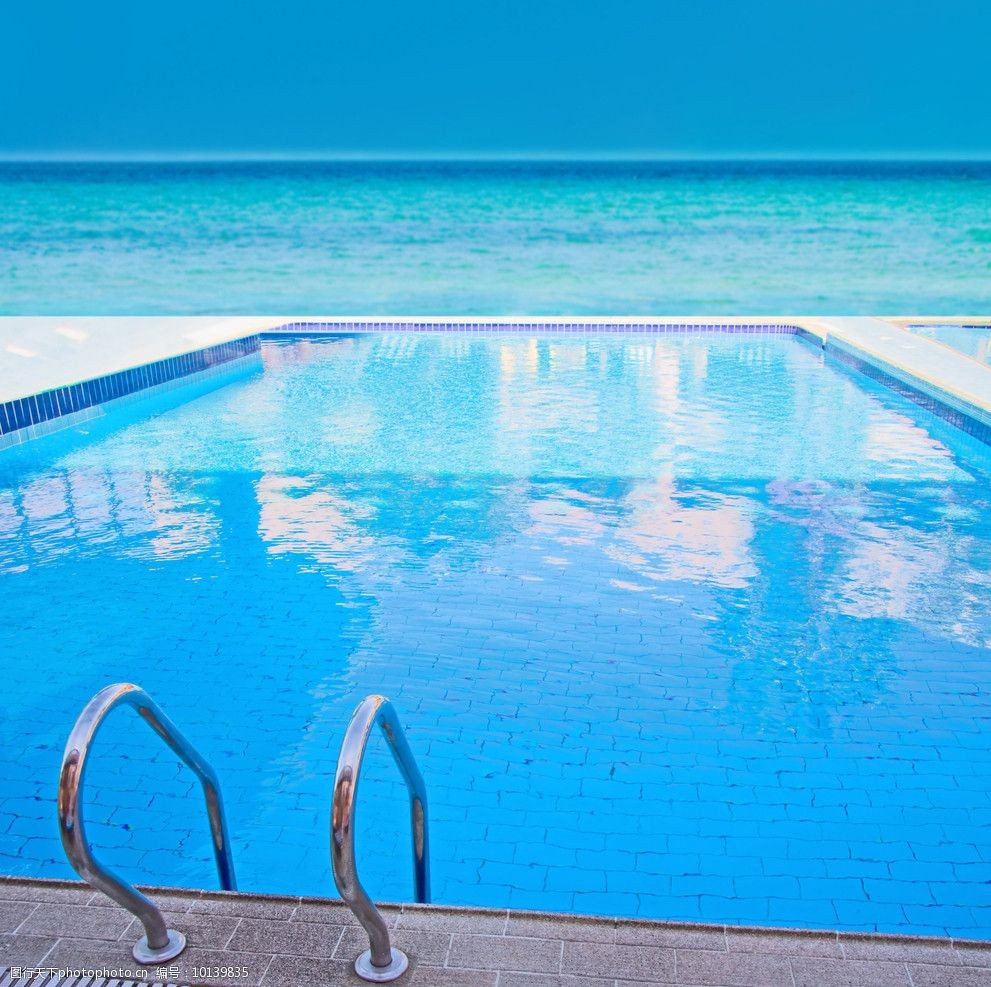 关键词:蓝色泳池 夏日泳池 游泳池 兰色泳池 清凉夏日 休闲场所 度假