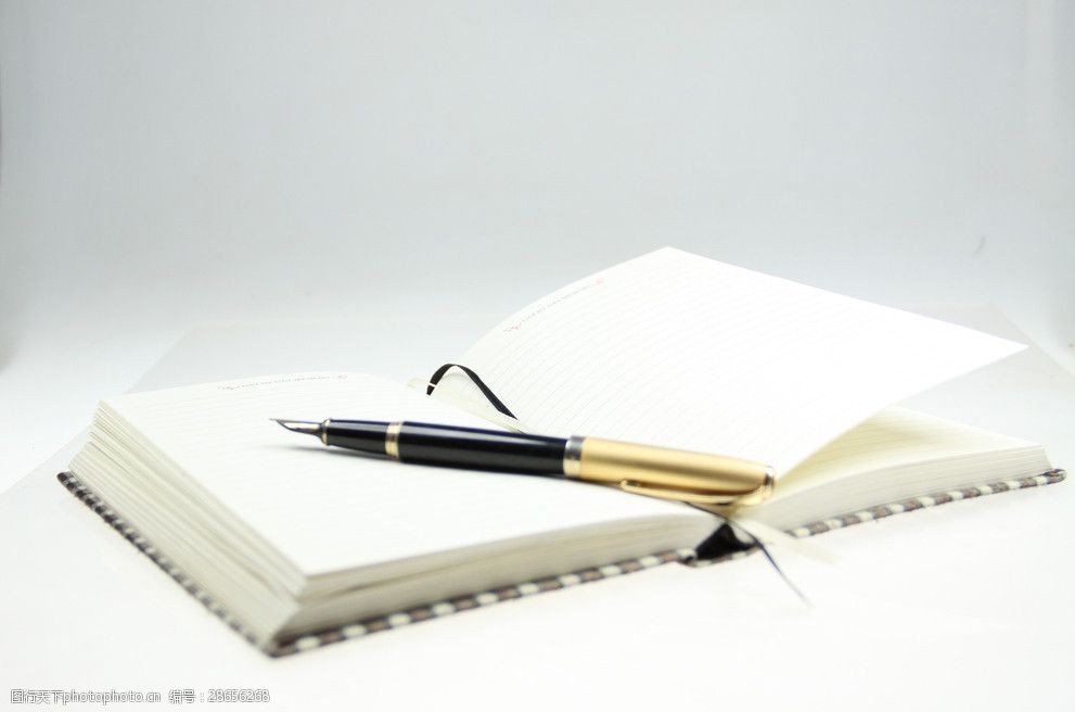 关键词:钢笔和日记本 日记本 钢笔 笔记本 打开的笔记本 学习办公