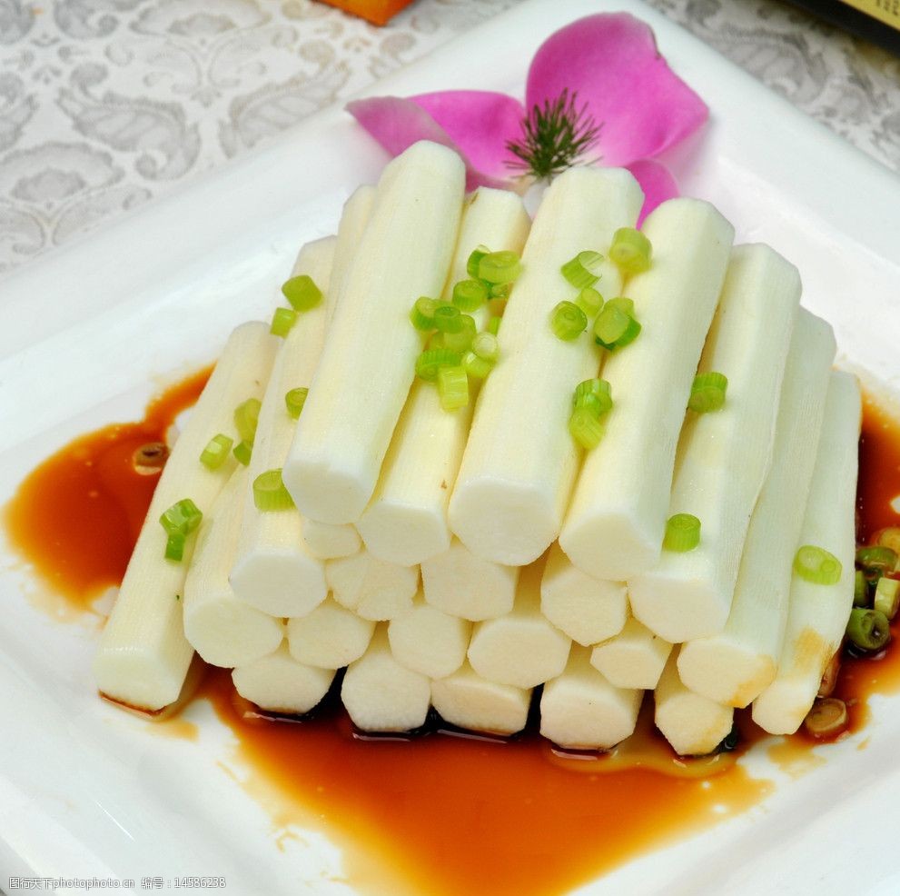 关键词:豉油铁棍山药 豉油 铁棍山药 葱花 浓汤 花 装饰花 传统美食