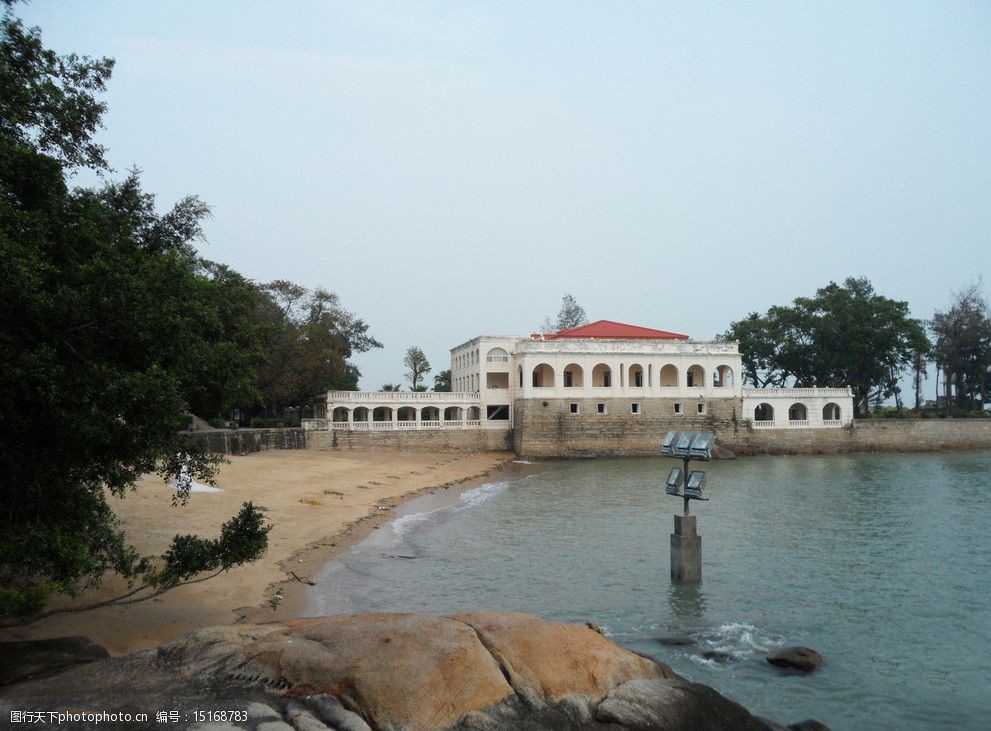 关键词:标志性建筑物 鼓浪屿 蓝色天空 淑庄园 日光岩 皓月园 自然