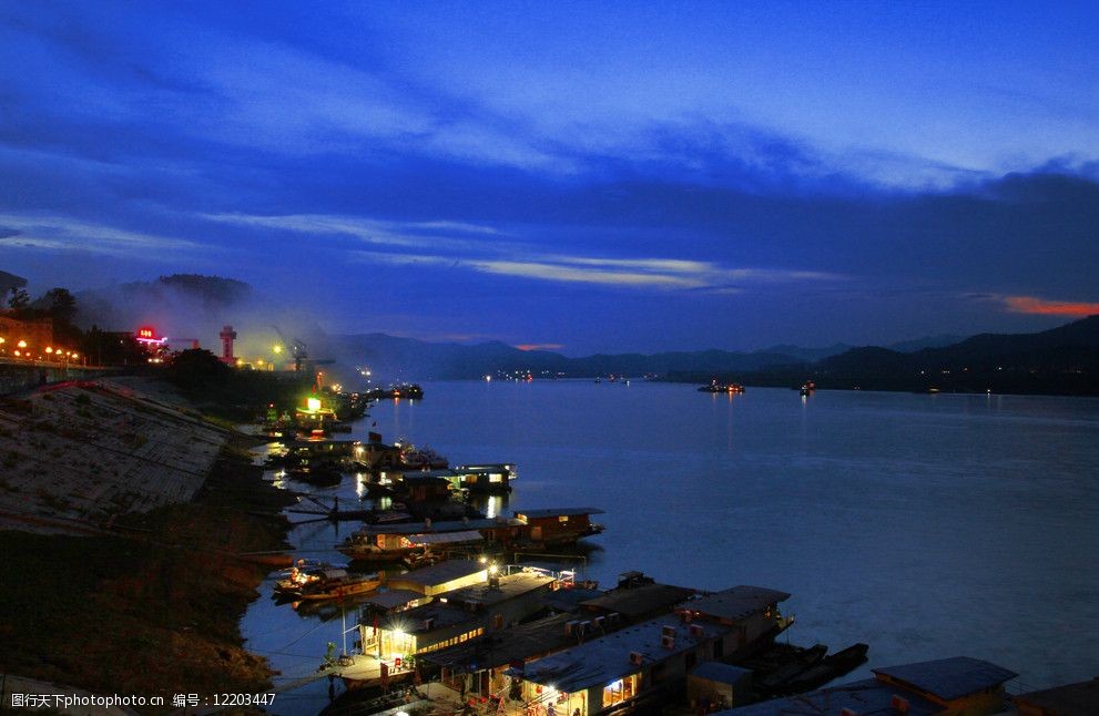 江边渔火夜景图片