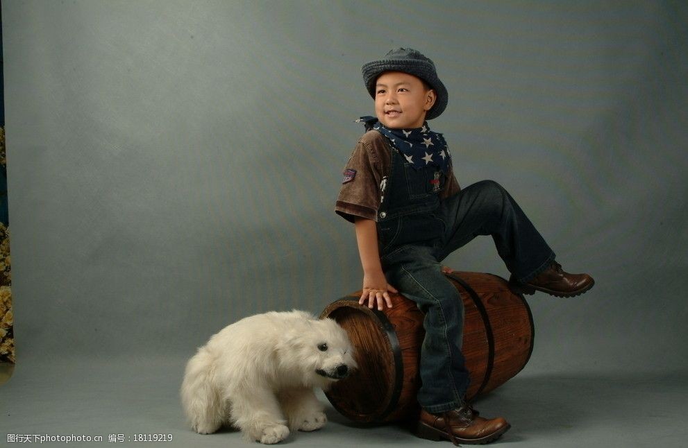 关键词:儿童写真样片 快快长大 儿童 少年 男孩 孩童 天真 可爱 人物