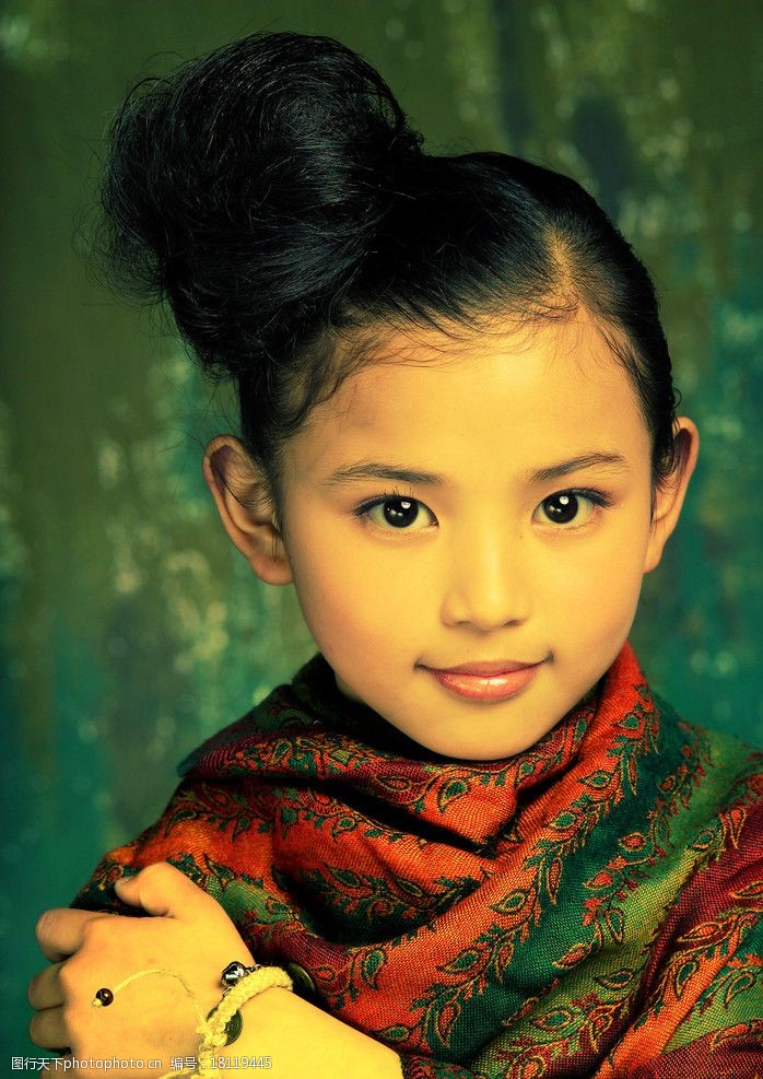 关键词:儿童写真样片 快快长大 儿童 少年 女孩 孩童 天真 可爱 人物