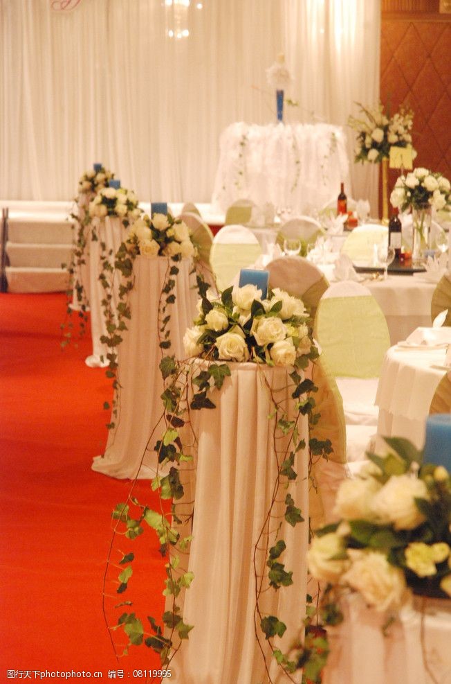 婚礼路引鲜花图片