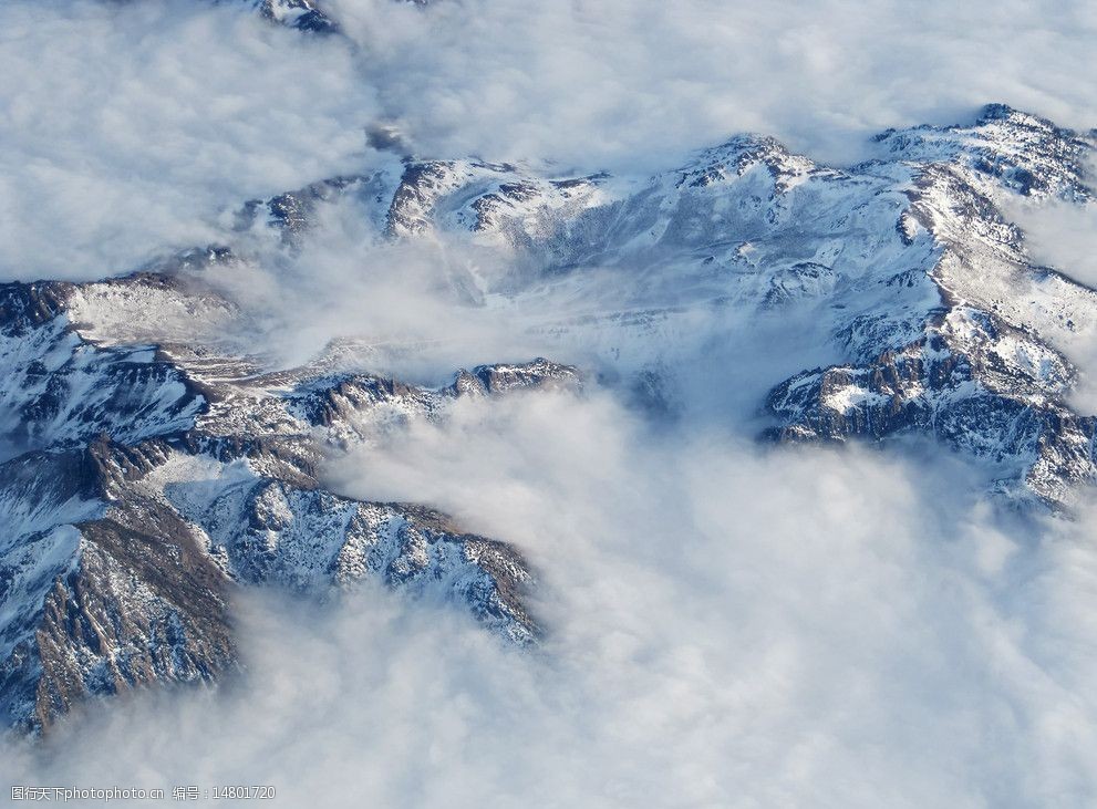 鸟瞰雪山图片