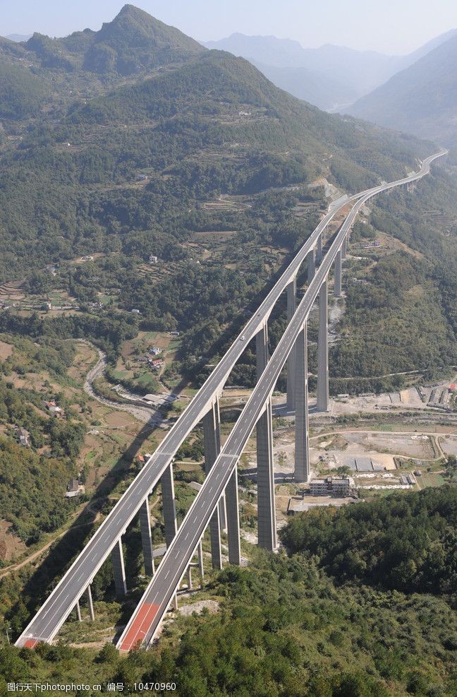 湖北沪蓉西高速航拍照片图片