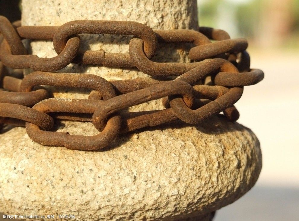 关键词:石头上的铁链 铁索 锁链 石头 石柱 人文景观 旅游摄影 摄影