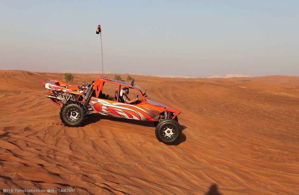 沙漠冲沙车图片