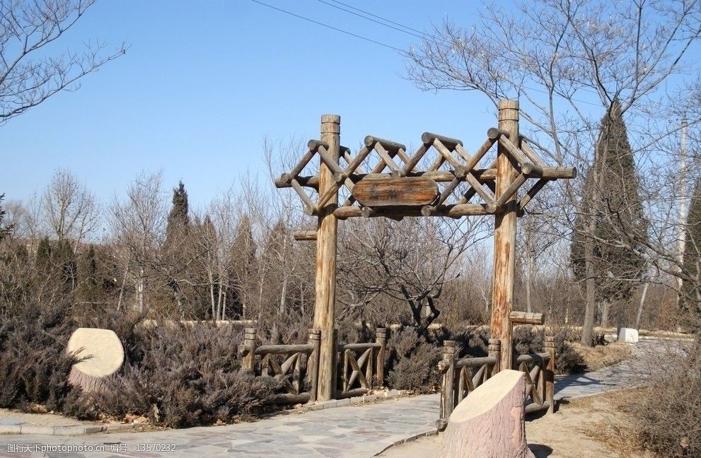 关键词:植物园景观 保定 植物园 冬季 冬天 树 木门 木头 景观 jpg