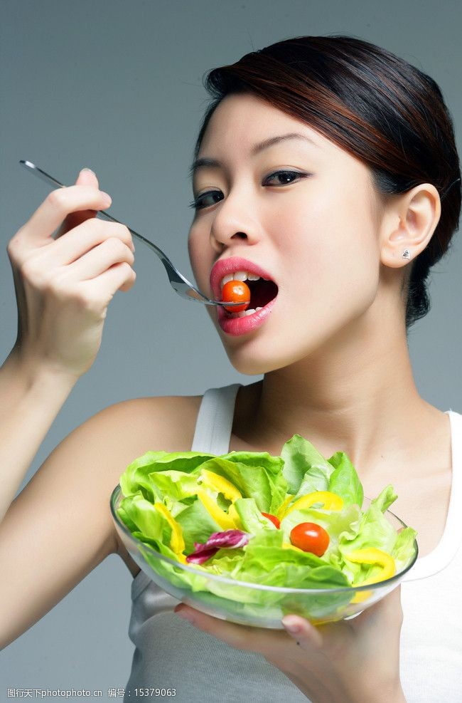 吃蔬菜的美女图片图片-图行天下图库