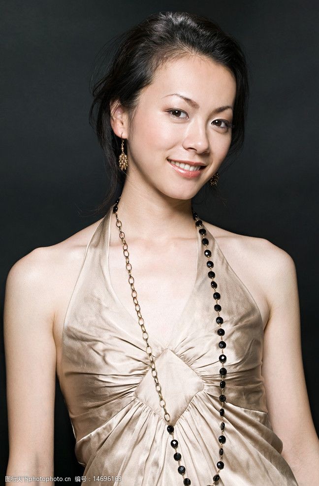 珠光宝气的美女图片