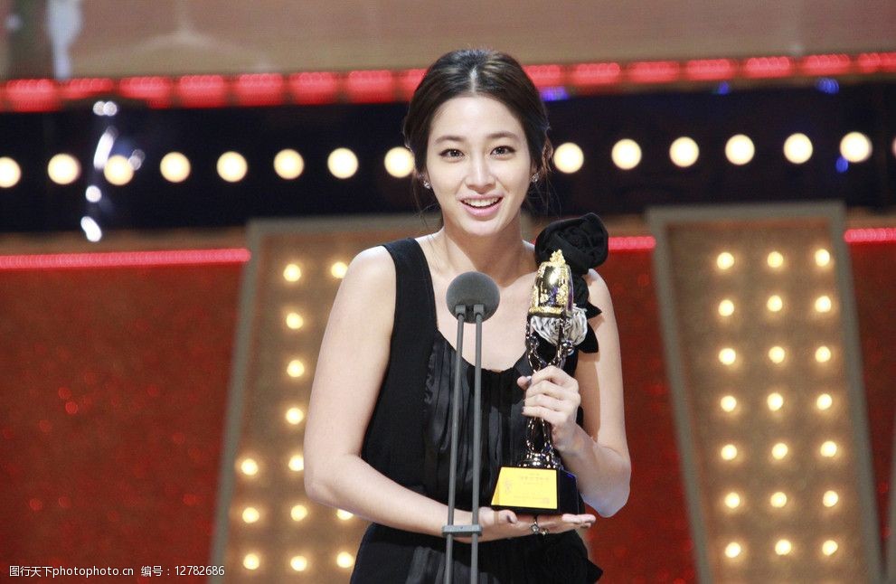 关键词:李敏贞 颁奖典礼获奖摄影 韩国 艺人 演员 典礼 颁奖 明星偶像