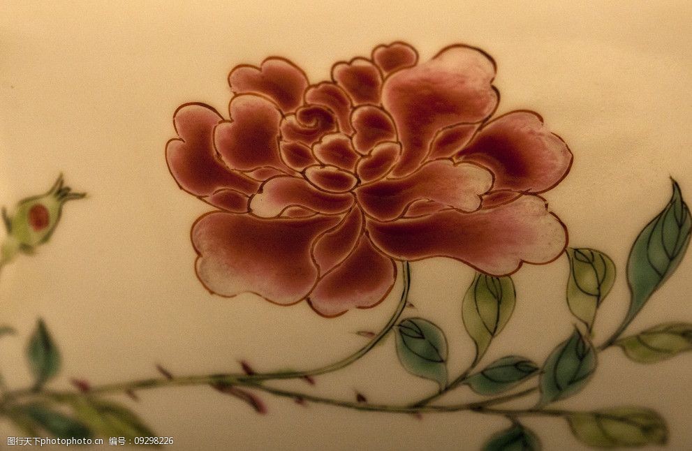 粉彩花蝶纹碗图片