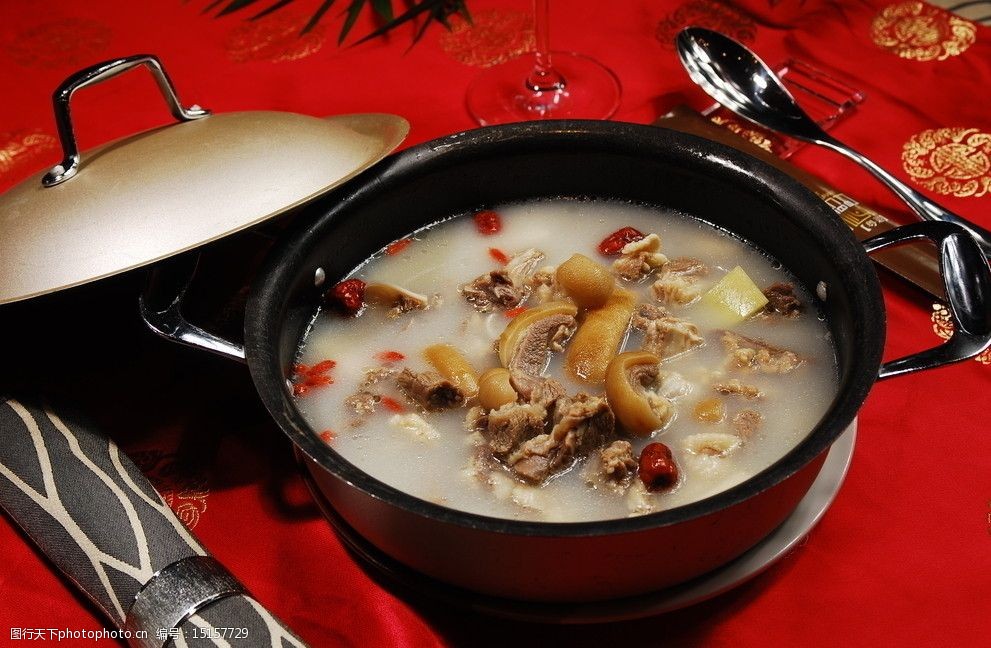 浓汤滋补黑山羊图片