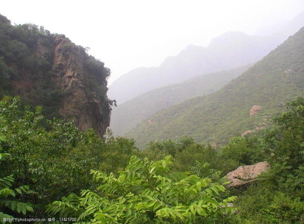 關鍵詞:山巒疊嶂 野山坡 青山 綠樹 迷霧鎖山 自然風景 自然景觀 攝影