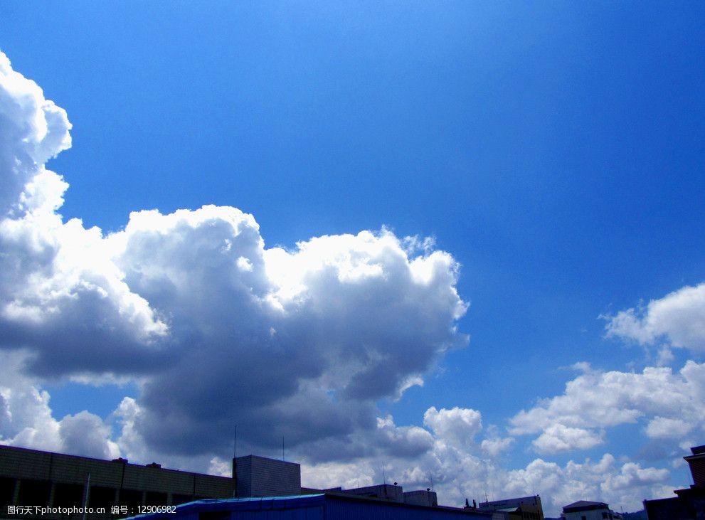 關鍵詞:蔚藍的天空 藍天 白雲 廠房 晴朗 一片天 陽光明媚 雲海 自然