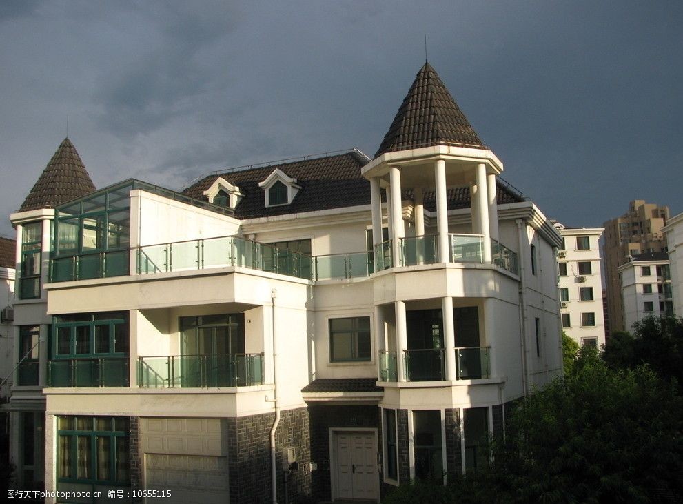 阳光中的别墅图片