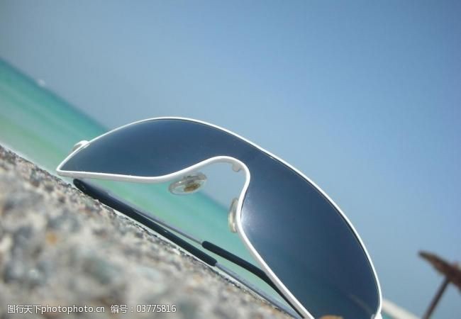 海滩太阳镜图片