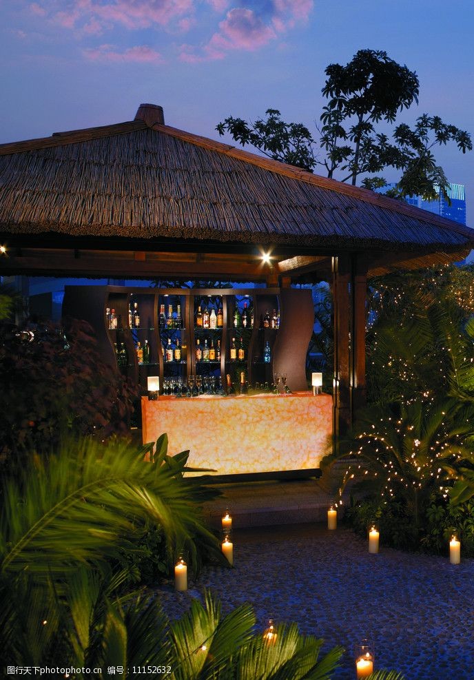 屋顶花园茅草房图片